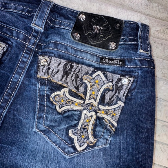 Miss Me Jeans Women's 28 Dark Wash Lace Cross Embellished Booty Bootcut 29x32 - Picture 10 of 12